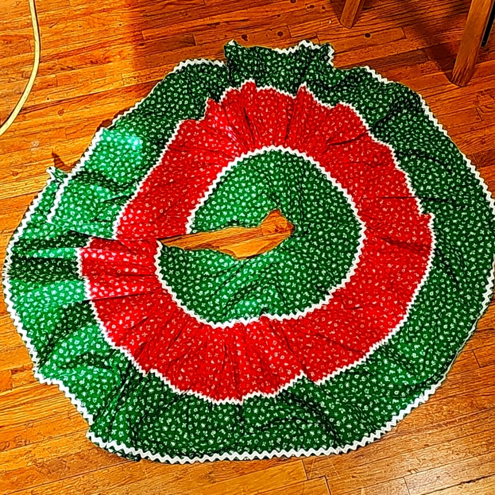 Vtg Handmade Homemade Christmas Tree Skirt
